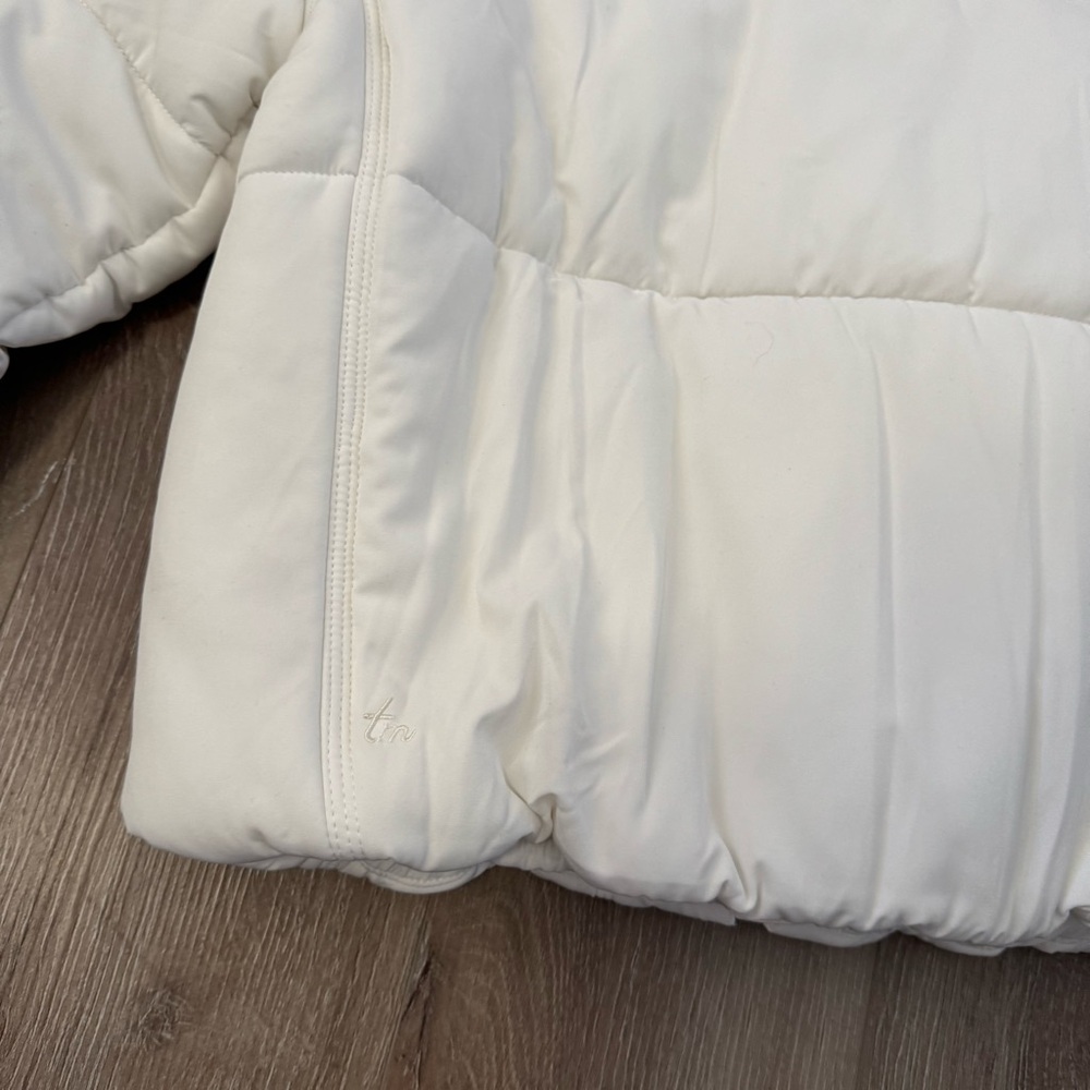 Mont Blanc Puff Jacket TravisMathew - Picture 11 of 14